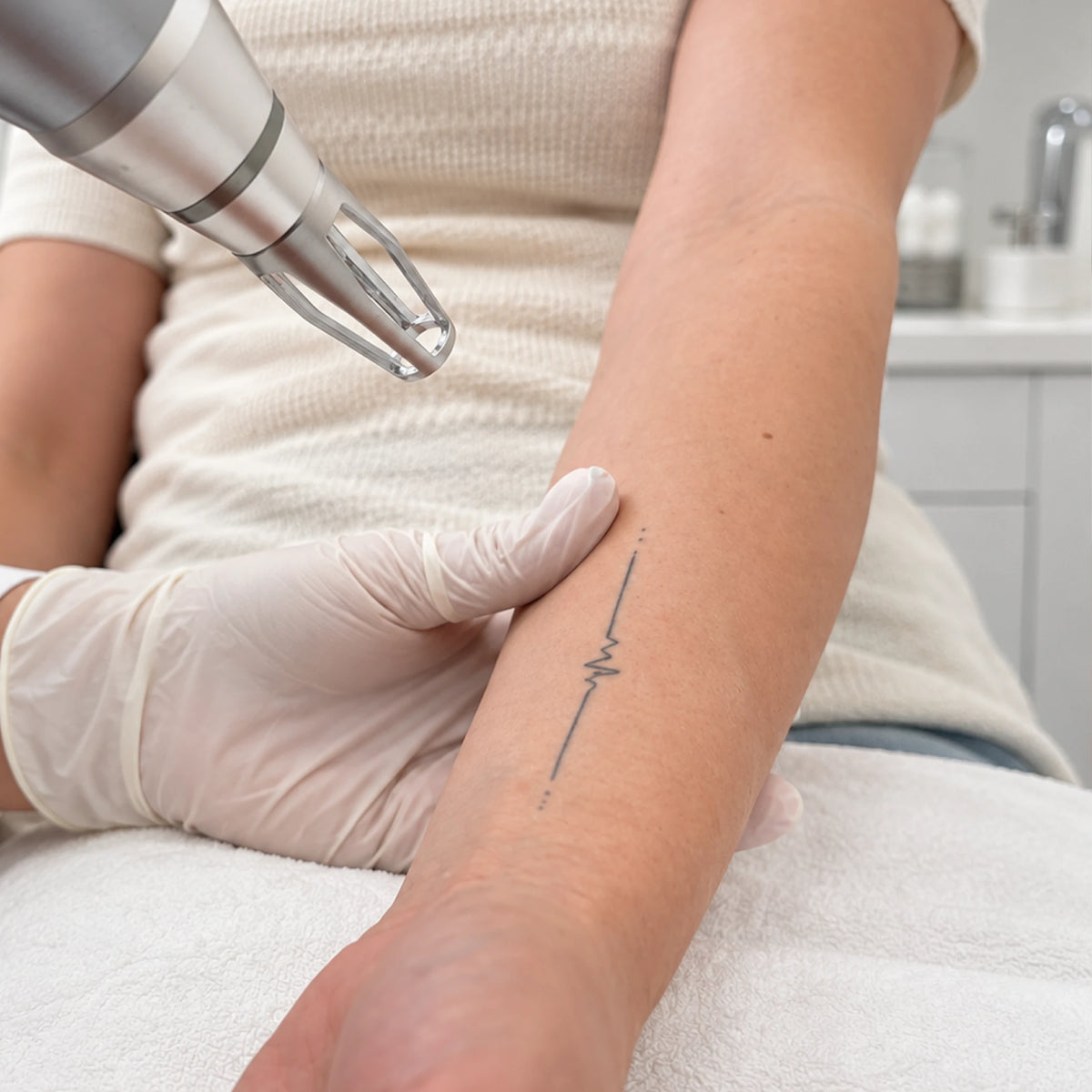 Inklyse 3-Wavelength Q-Switched Nd:YAG Laser tattoo treatment detail image