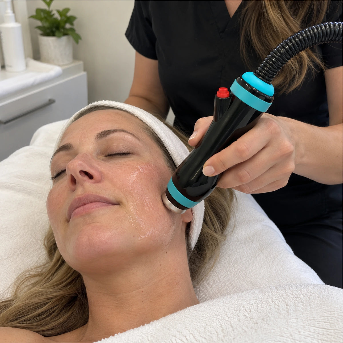 Smoother texture. Firmer-looking skin. Better definition.